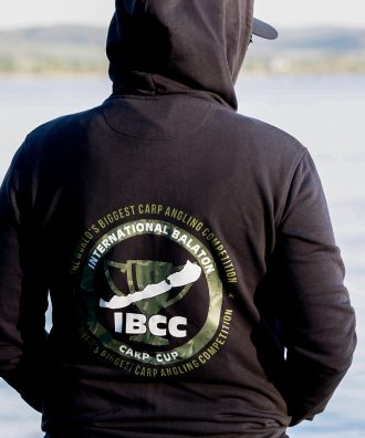 Alternative view of IBCC 26 cipzáros pulover fekete